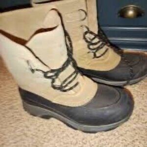 Amazon Size 100 Women's Beige and Brown Lace-Up Winter Snow Boots